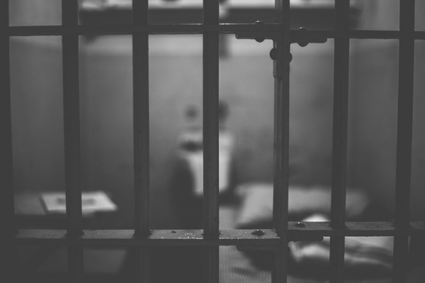 Šestatřicetiletý agresor z Brandýska skončil ve vazbě