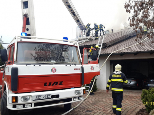 Požár domu v Jílovém u Prahy způsobil desetimilionovou škodu  